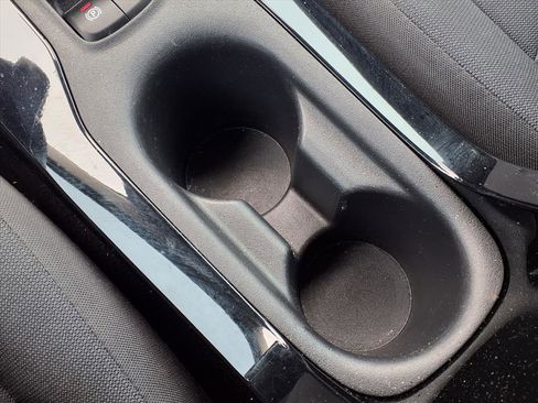 Used 2022 Toyota Corolla LE image 11