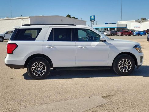 Used 2024 Ford Expedition XLT RWD image 9