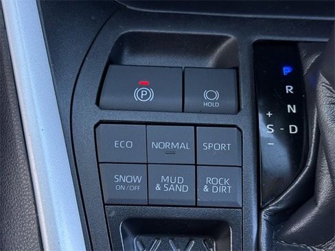 Used 2024 Toyota RAV4 LE image 21