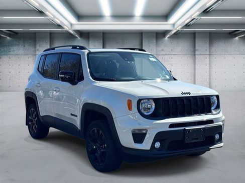 Used 2023 Jeep Renegade Altitude w/ Sun/Sound Group AWD/4WD image 3
