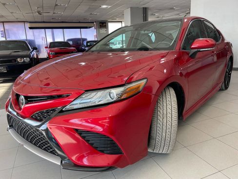 Used 2019 Toyota Camry XSE image 3