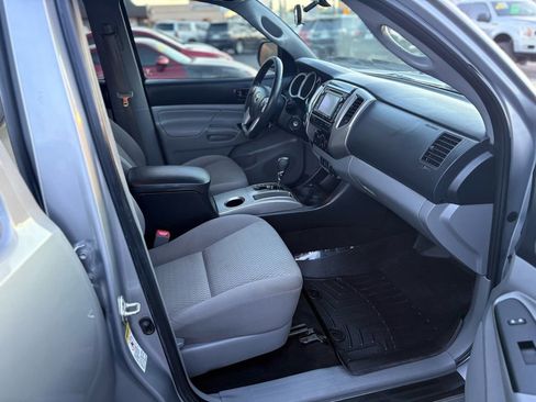 Used 2014 Toyota Tacoma 4x4 Double Cab w/ SR5 Package image 16