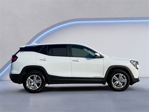 Used 2024 GMC Terrain SLE image 4