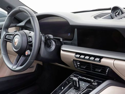 Used 2025 Porsche 911 Carrera image 25