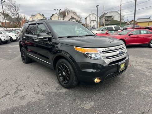Used 2013 Ford Explorer XLT image 2