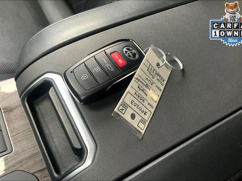 Used 2024 Toyota Highlander Platinum image 11