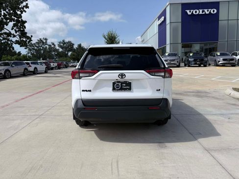 Used 2023 Toyota RAV4 LE FWD image 5