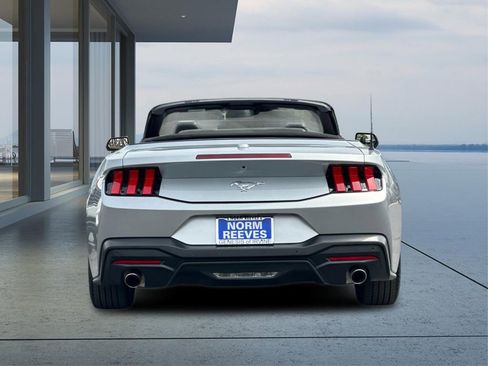 Used 2025 Ford Mustang Convertible image 5