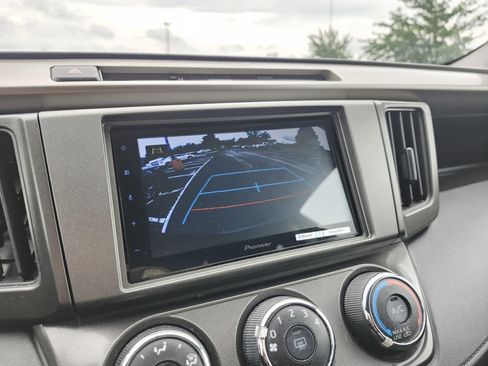 Used 2015 Toyota RAV4 LE FWD image 2