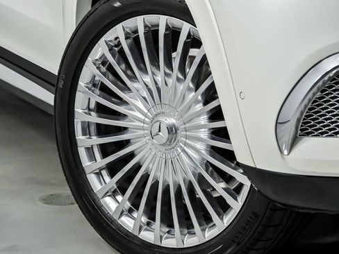 Used 2023 Mercedes-Benz Maybach GLS 600 4MATIC image 4
