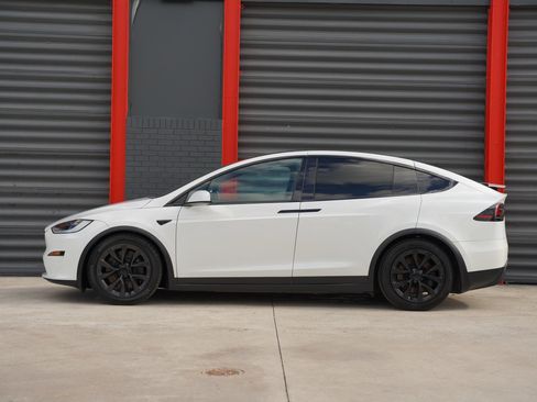 Used 2023 Tesla Model X Standard Range image 3