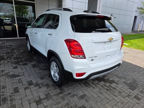 Used 2020 Chevrolet Trax LT w/ LT Convenience Package AWD/4WD image 2