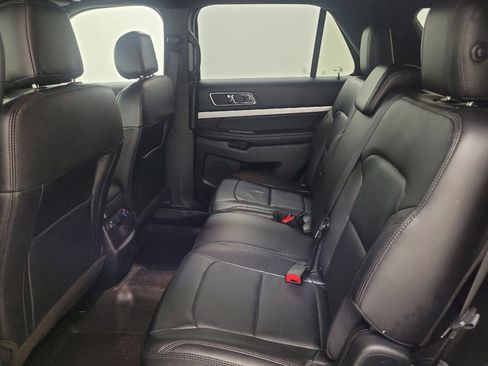 Used 2017 Ford Explorer XLT w/ Equipment Group 202A AWD/4WD image 18