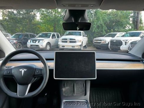 Used 2024 Tesla Model Y Long Range AWD/4WD image 23