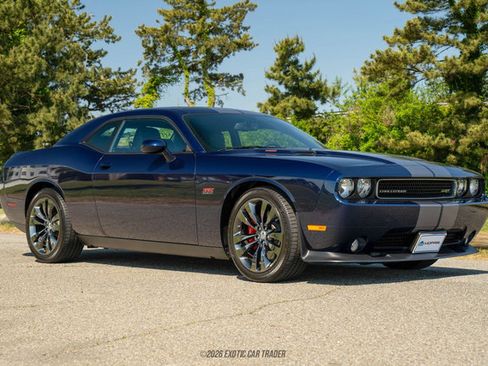 Used 2013 Dodge Challenger SRT8 w/ Harman Kardon Audio Group RWD image 12
