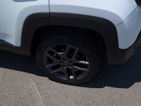 Used 2021 Jeep Renegade Latitude w/ Luxury Group II AWD/4WD image 11