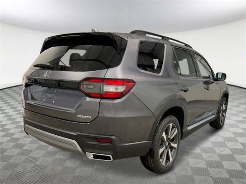New 2025 Honda Pilot Touring image 8