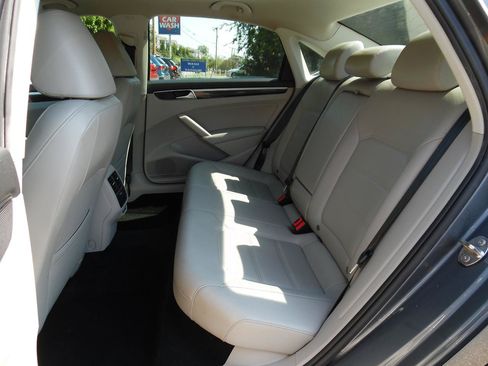 Used 2019 Volkswagen Passat 2.0T SE R-Line FWD image 19