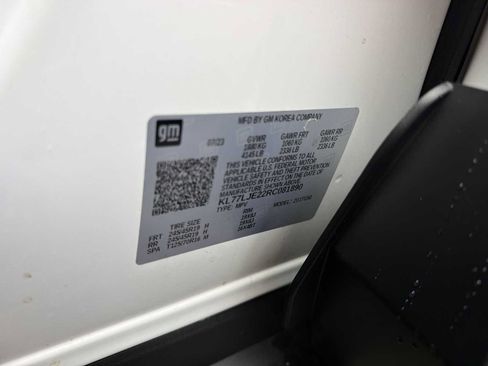 Used 2024 Chevrolet Trax RS w/ Sunroof Package FWD image 32