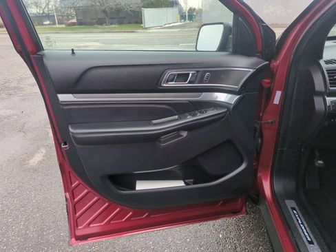 Used 2019 Ford Explorer Sport image 9