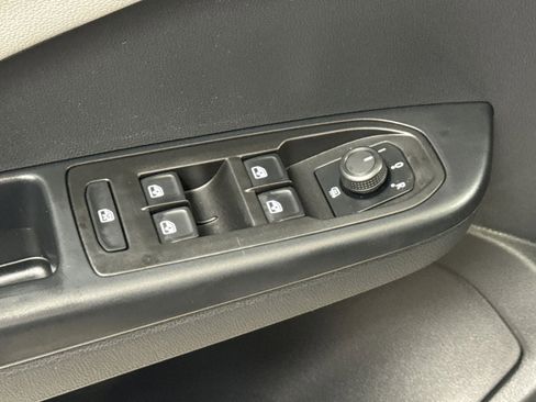 Used 2024 Volkswagen Taos SE FWD image 27