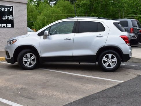Used 2020 Chevrolet Trax LT FWD image 3
