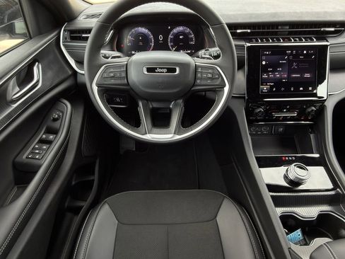 New 2025 Jeep Grand Cherokee L Altitude image 11
