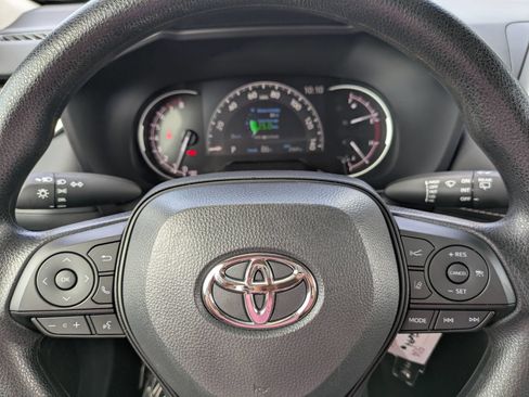 Used 2025 Toyota RAV4 LE FWD image 28
