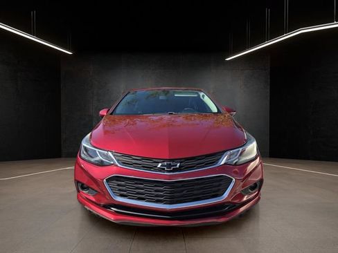 Used 2017 Chevrolet Cruze LT w/ Convenience Package FWD image 2