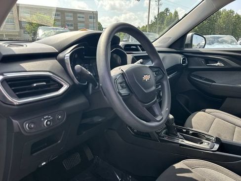Used 2023 Chevrolet TrailBlazer LT w/ Convenience Package FWD image 10