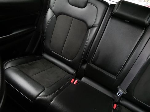 Used 2023 Jeep Grand Cherokee Altitude AWD/4WD image 10