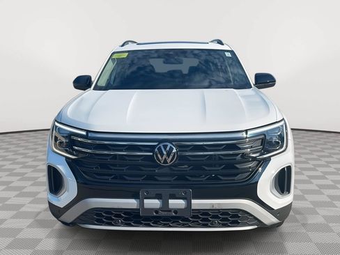 Used 2024 Volkswagen Atlas Peak Edition SE AWD/4WD image 2