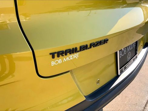 Used 2023 Chevrolet TrailBlazer RS w/ Sun and Liftgate Package FWD image 8