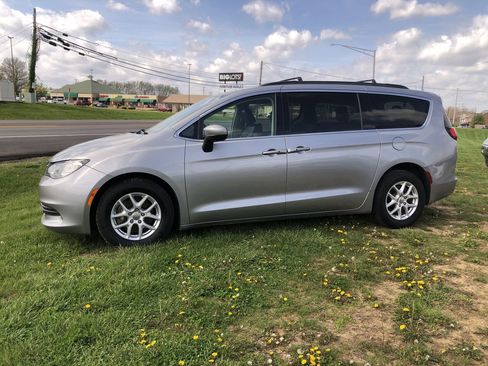 Used 2020 Chrysler Voyager Lxi image 11