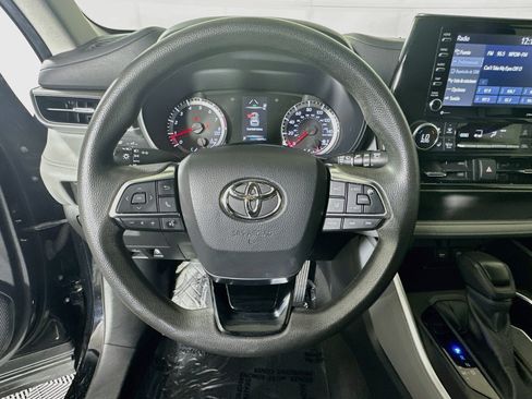 Used 2021 Toyota Highlander L FWD image 15