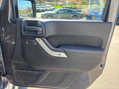Used 2016 Jeep Wrangler Unlimited Rubicon image 20