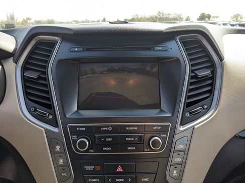 Used 2018 Hyundai Santa Fe SE image 25