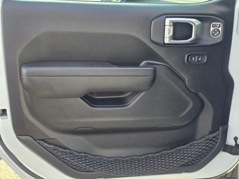 Used 2022 Jeep Wrangler Sport S image 31