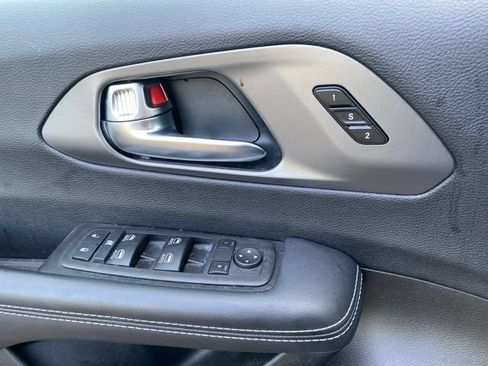Used 2025 Chrysler Pacifica Select FWD image 24