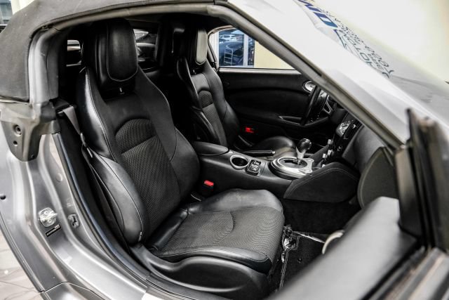 Used 2016 Nissan 370Z Touring Sport RWD image 39