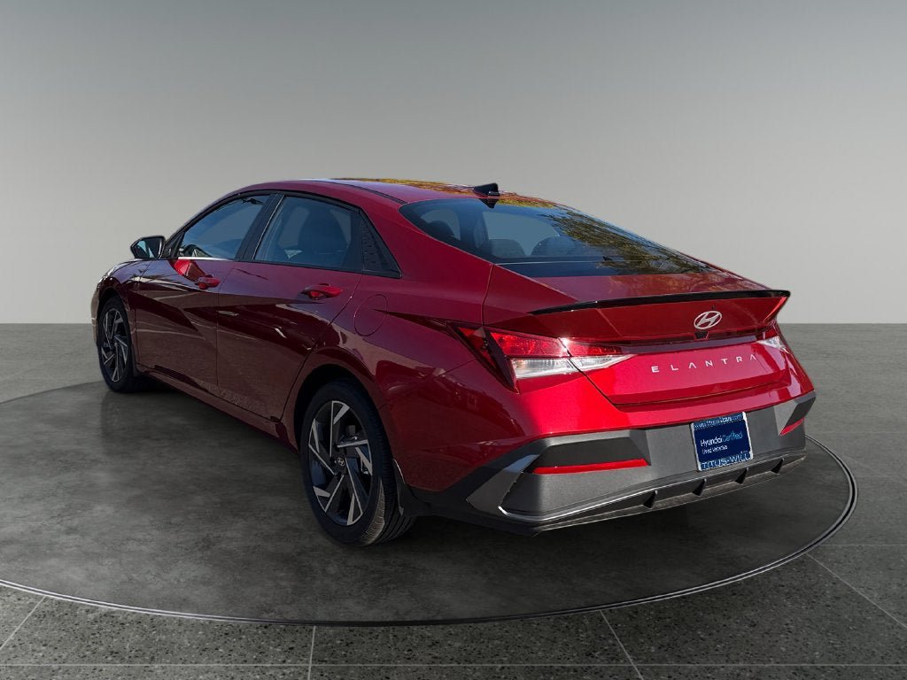 Certified 2025 Hyundai Elantra Sport FWD image 8