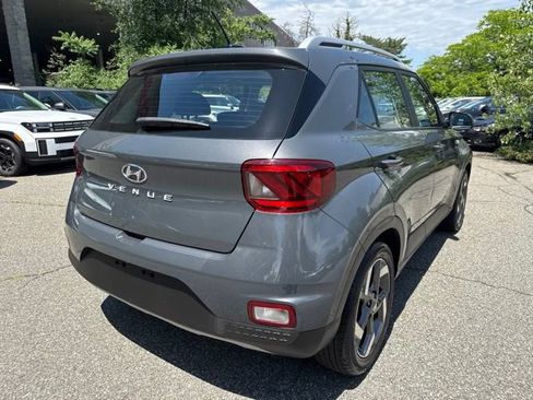 Used 2023 Hyundai Venue SEL FWD image 16