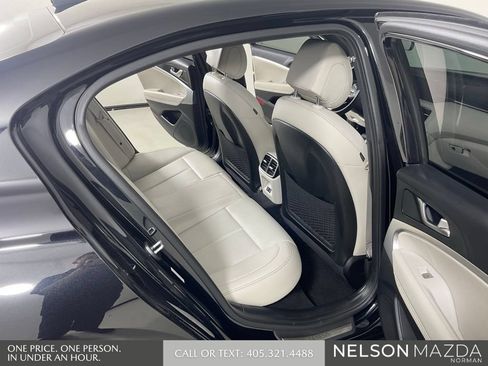 Used 2025 Genesis G70 2.5T RWD image 15