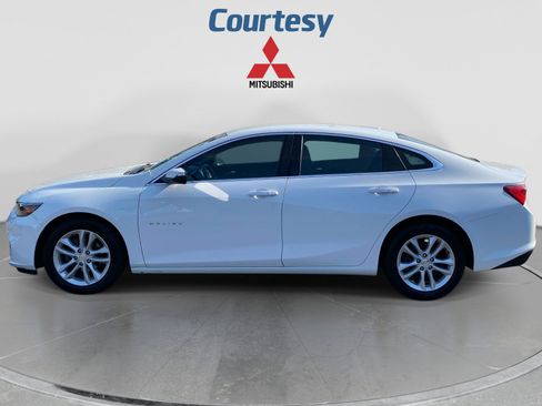 Used 2018 Chevrolet Malibu LT w/ LPO, Convenience Package 2 FWD image 2