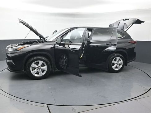 Certified 2025 Toyota Highlander LE image 50