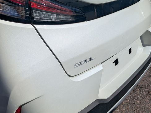 Certified 2025 Kia Soul LX image 10