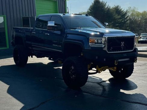 Used 2016 GMC Sierra 2500 Denali w/ Duramax Plus Package image 4