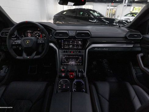 Used 2023 Lamborghini Urus Performante AWD/4WD image 2