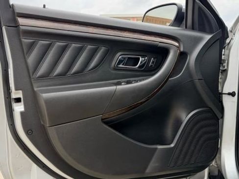 Used 2019 Ford Taurus Limited image 12