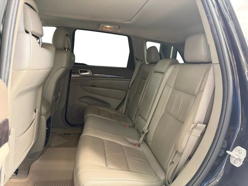 Used 2012 Jeep Grand Cherokee Laredo RWD image 16